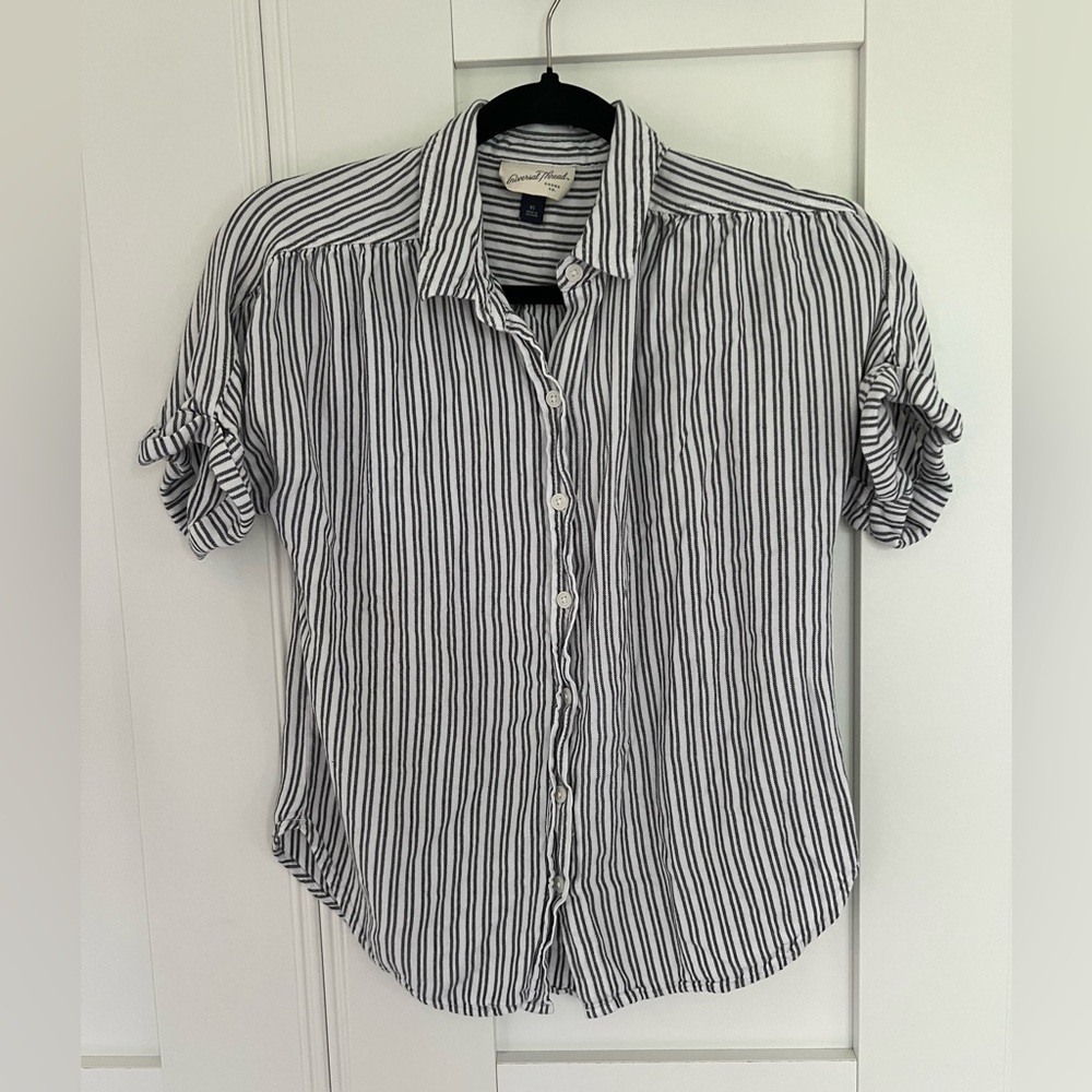 UNIVERSAL THREADS  striped short sleeve button down top XS Soft lightweight